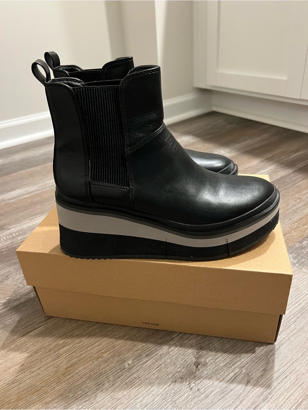 Matisse Black Leather Platform Chelsea Boots with Gray Accent